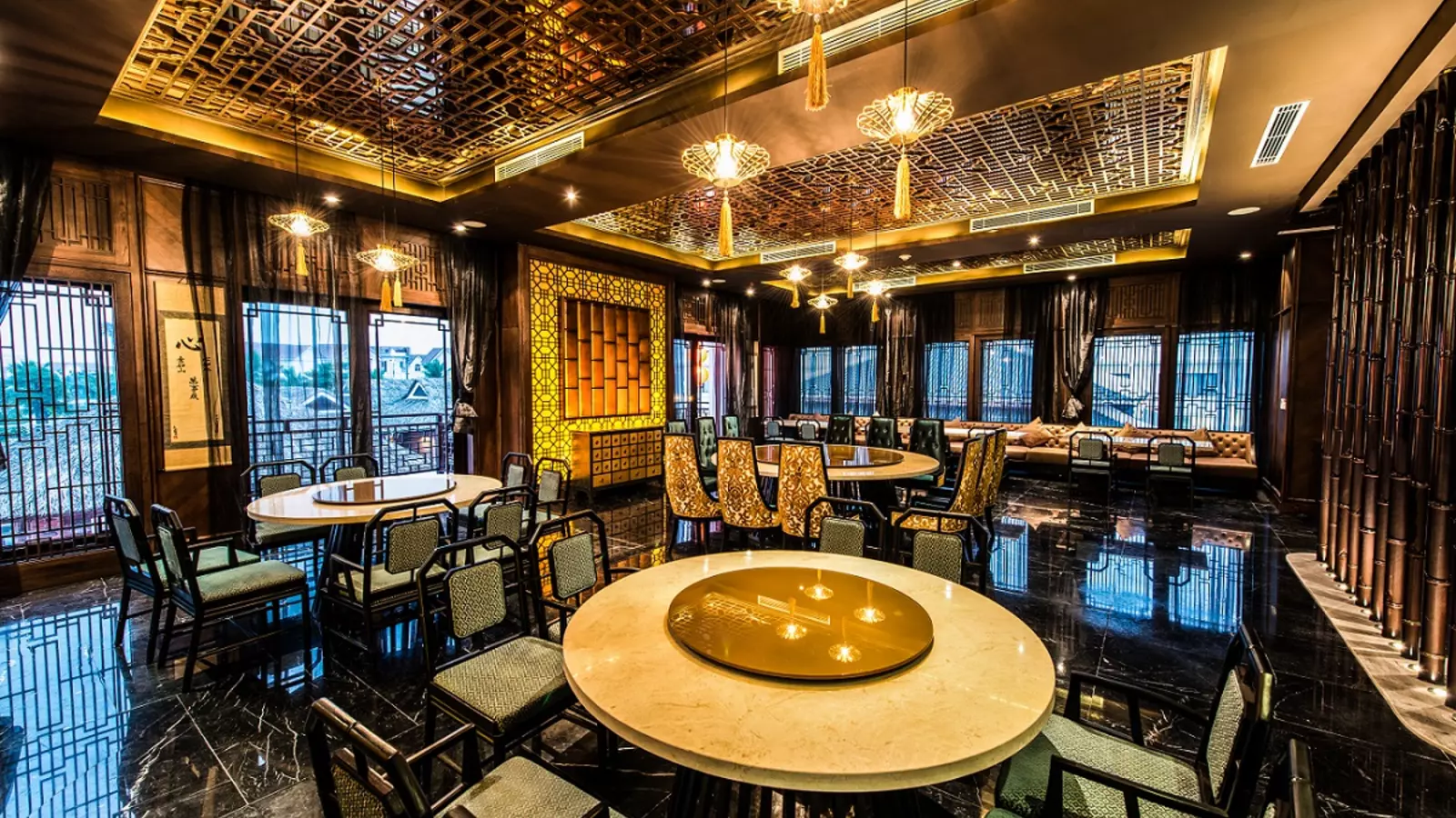 Review VinOasis Phú Quốc - Almaz Center
