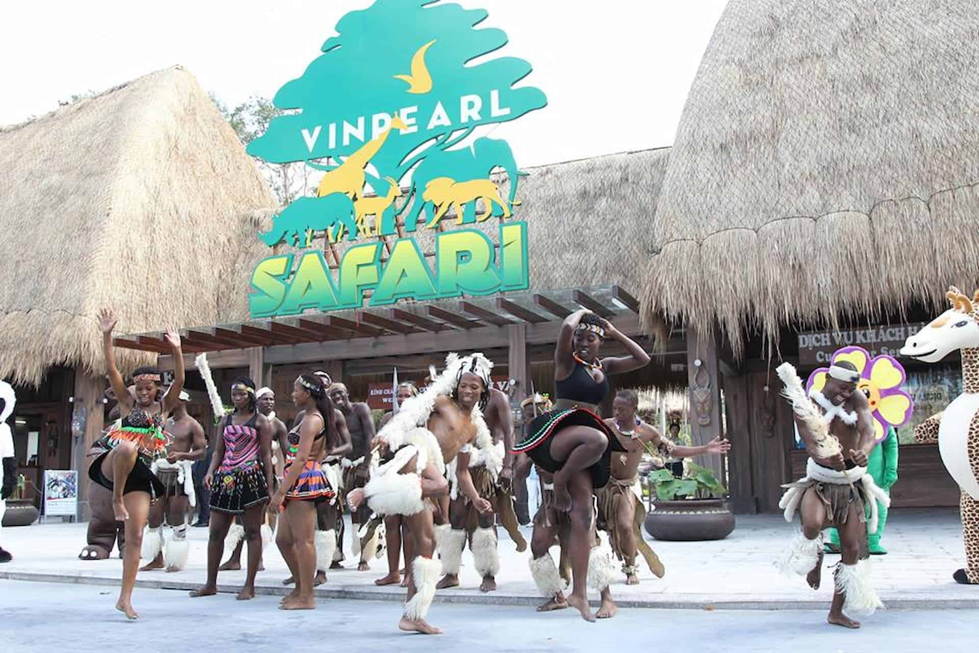 Chơi gì ở Safari Phú Quốc - xem biểu diễn