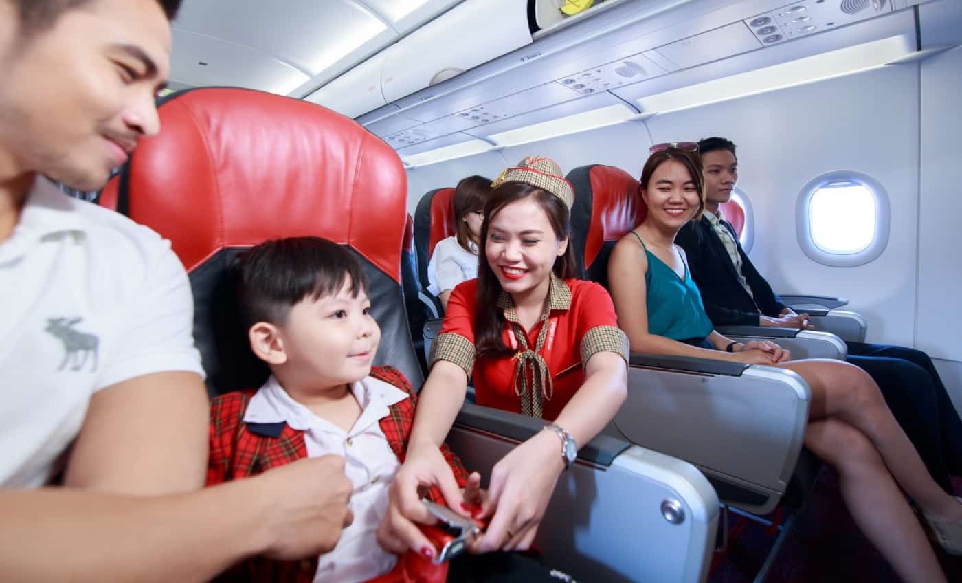 Trẻ em đi máy bay các các hãng hàng không