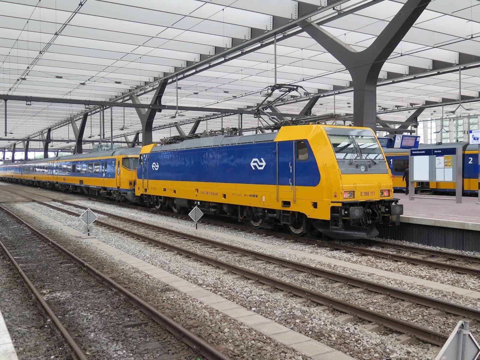 Vé máy bay đi Amsterdam (AMS) giá rẻ