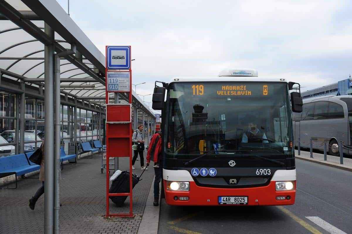 Cách di chuyển từ sân bay về thành phố Praha bằng xe bus