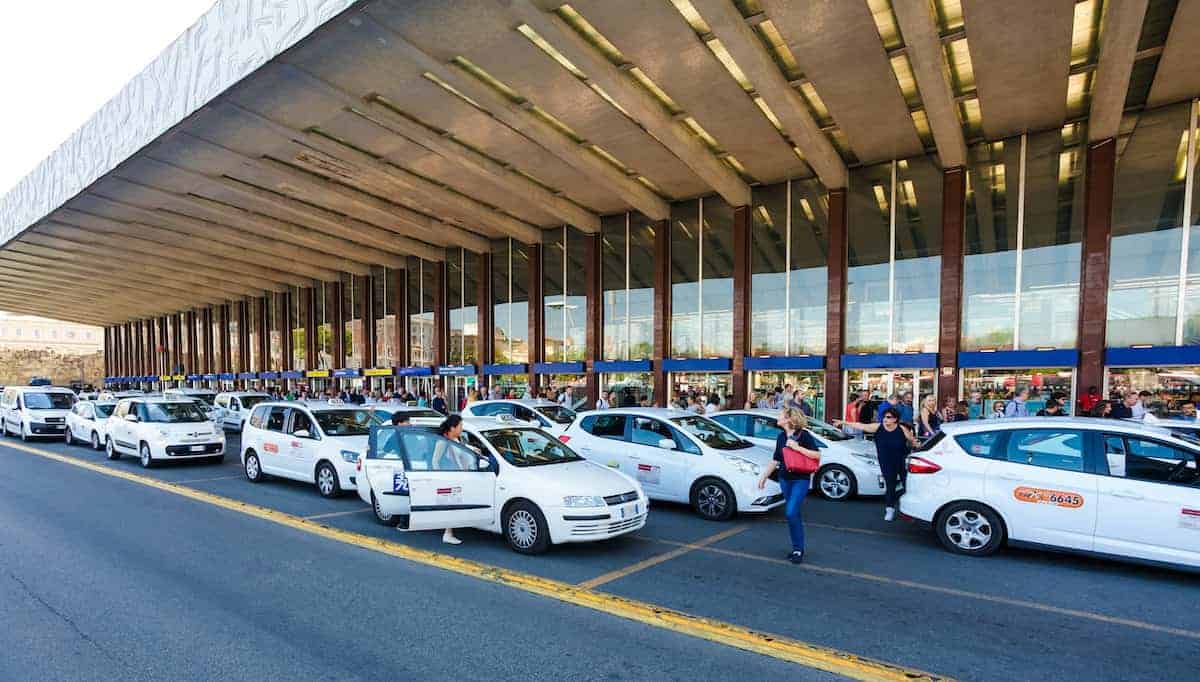 Di chuyển từ sân bay Fiumicino - Leonardo da Vinci về thành phố Rome bằng taxi