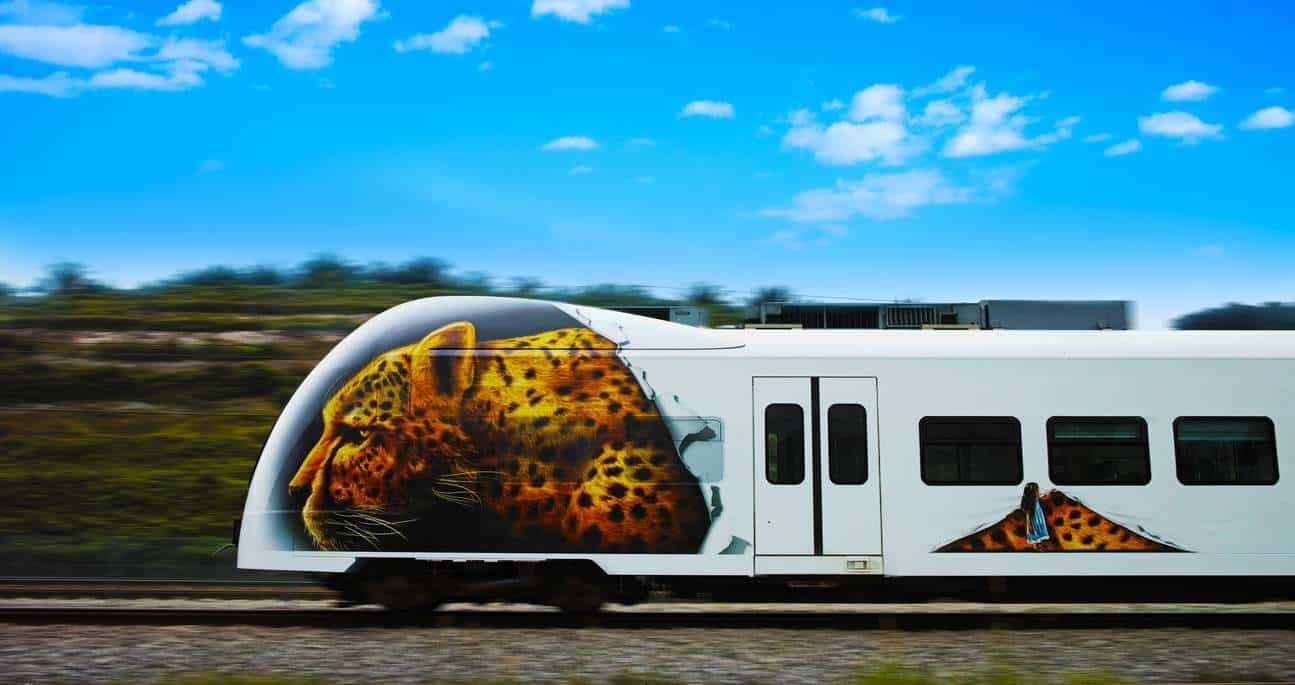 Di chuyển từ sân bay về trung tâm của Kuala Lumpur bằng tàu metro KLIA Ekspres