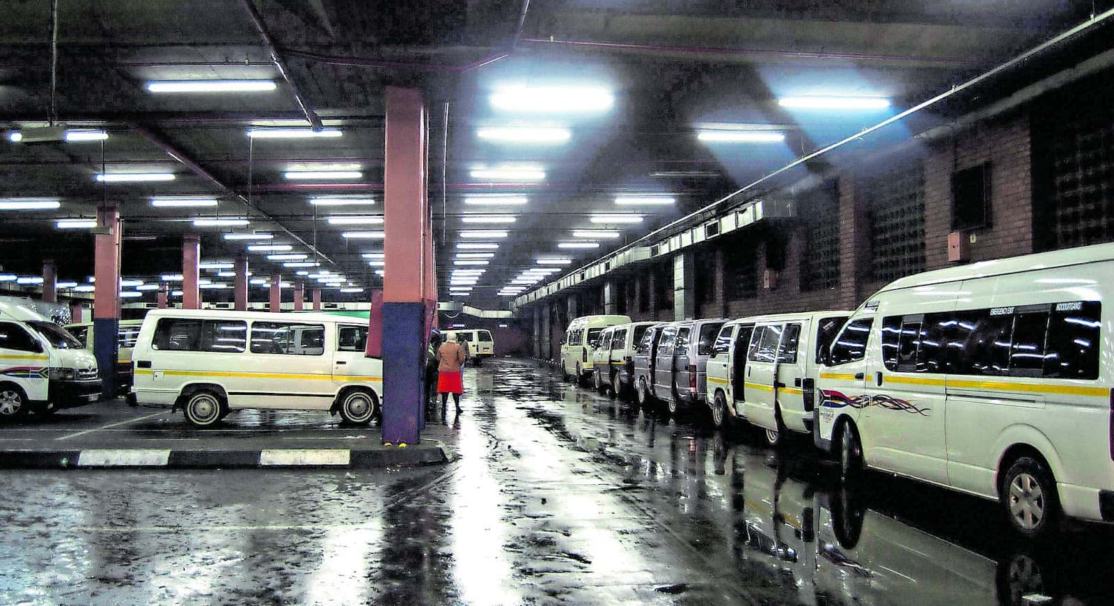 Di chuyển từ sân bay về thành phố Johannesburg bằng taxi