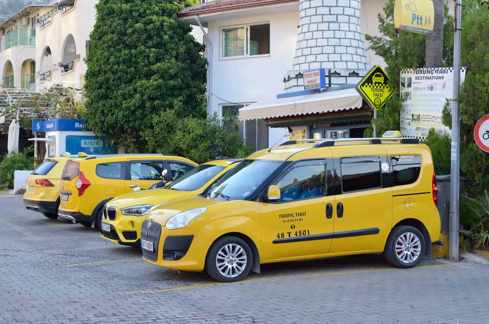 Di chuyển từ sân bay Istanbul về thành phố bằng taxi