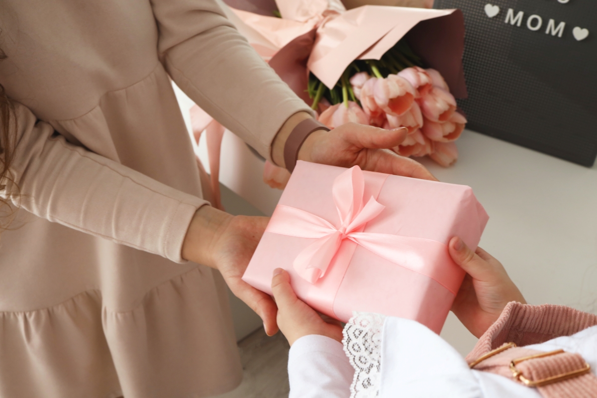 Gợi Ý Những Món Quà Sinh Nhật Cho Mẹ 45 Tuổi Đáng Nhớ Nhất