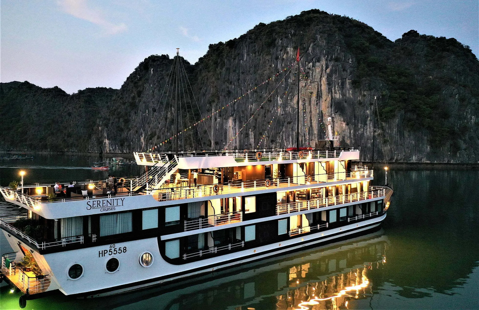 Tour Du thuyền Cát Bà: Tận hưởng hoàng hôn…