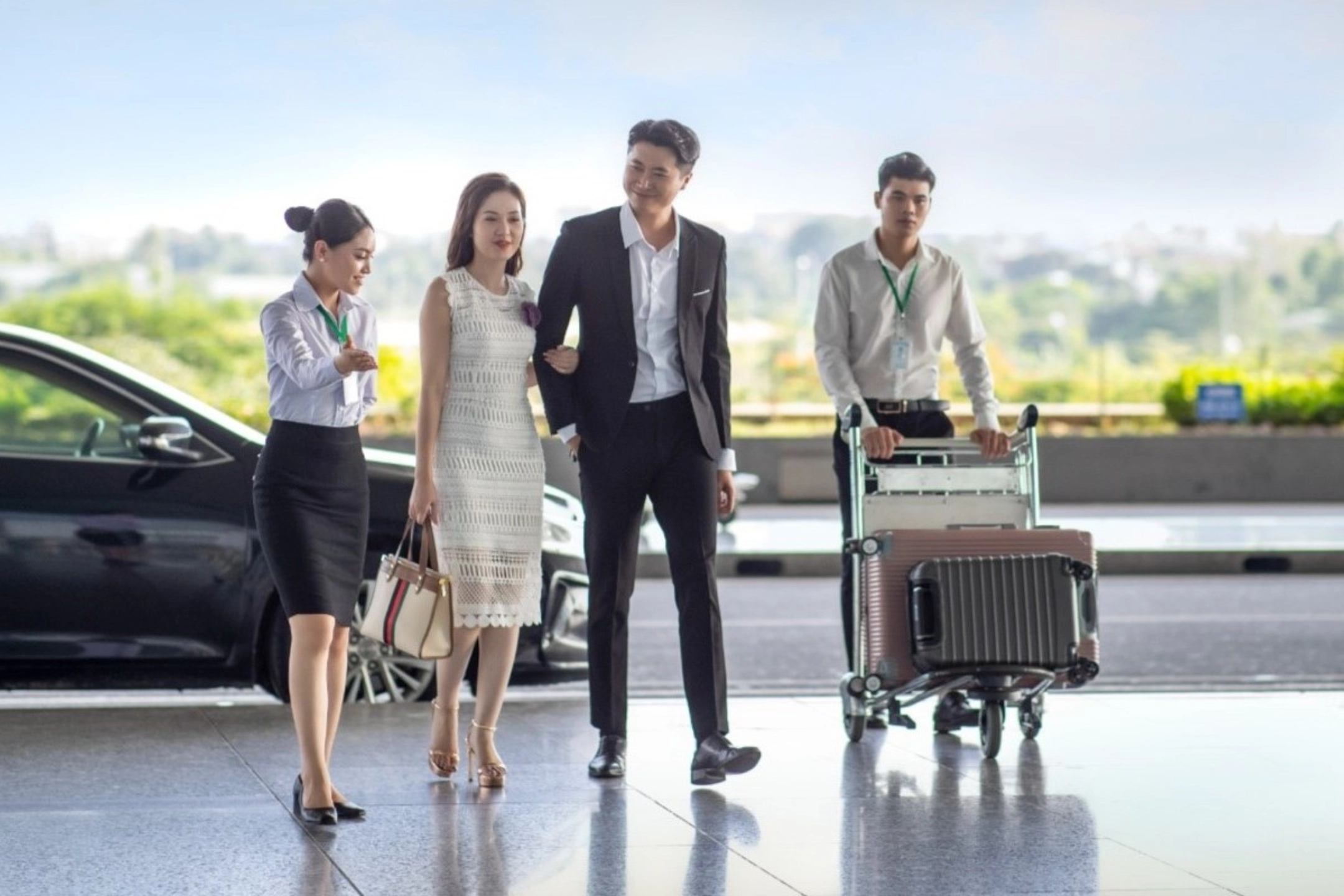 Fast track sân bay được nhân viên đón và hỗ trợ thủ tục suốt hành trình tại sân bay