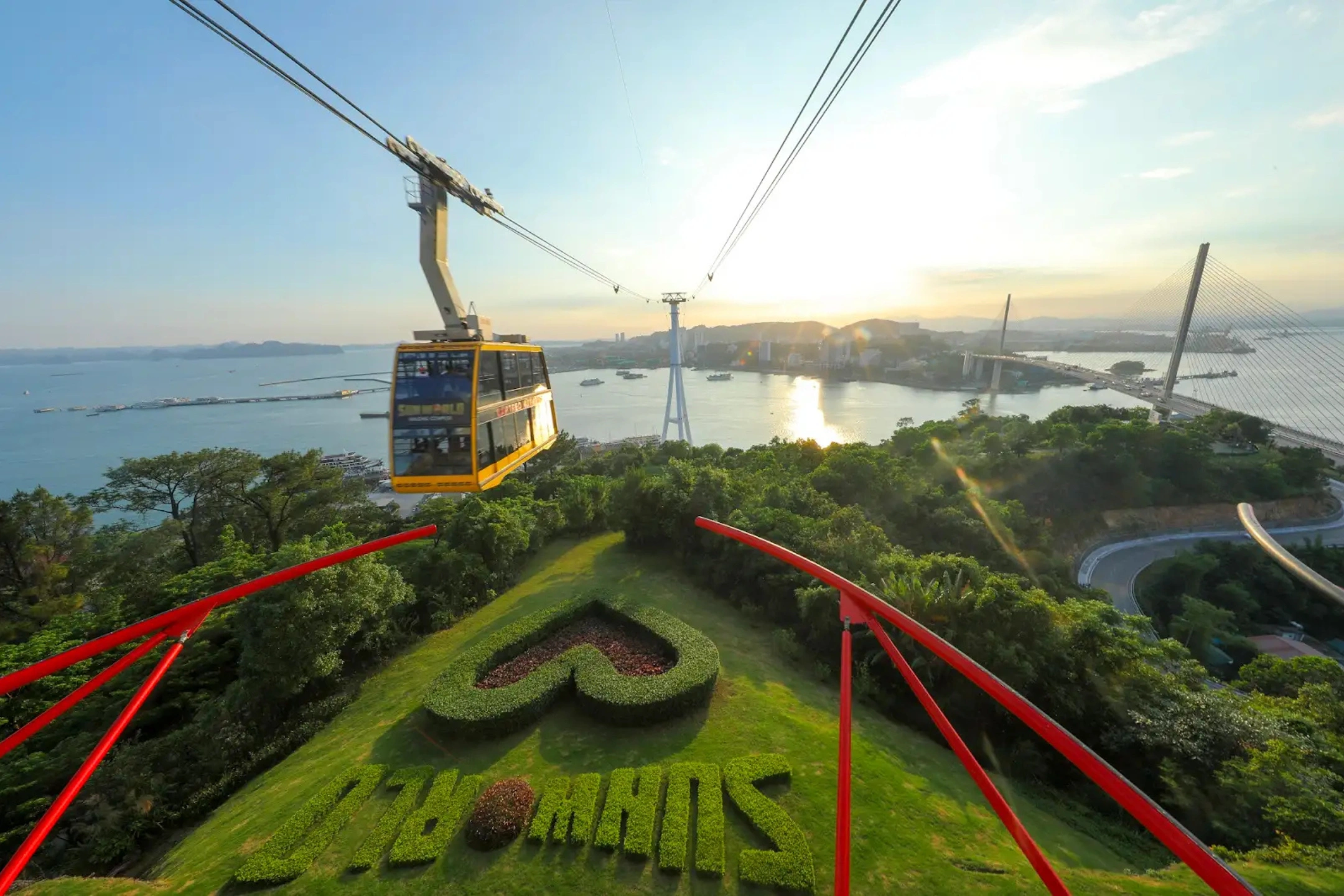 Kinh nghiệm đi cáp treo Nữ Hoàng Hạ Long