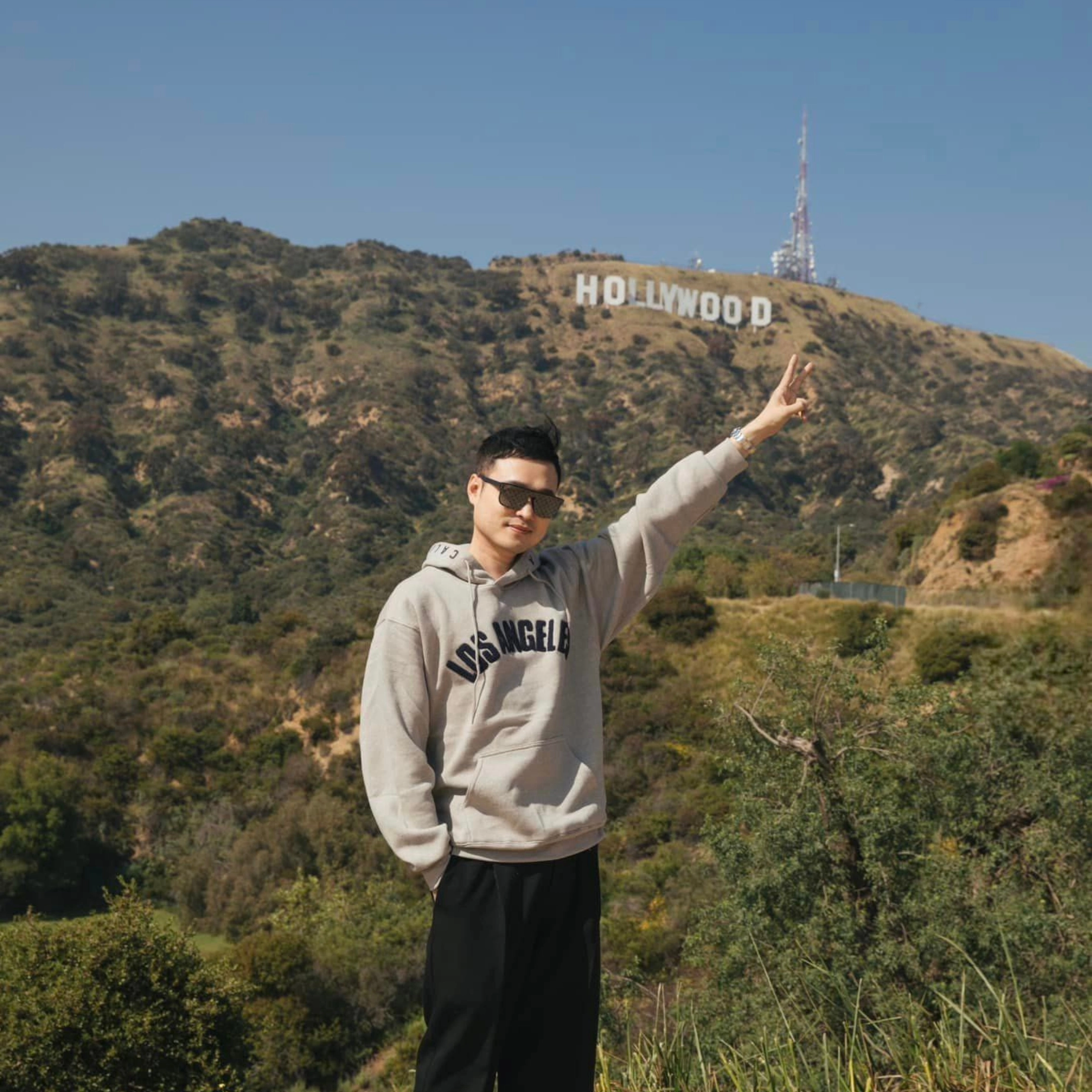 Ca sĩ Quang Vinh check in Hollywood tại Los Angeles