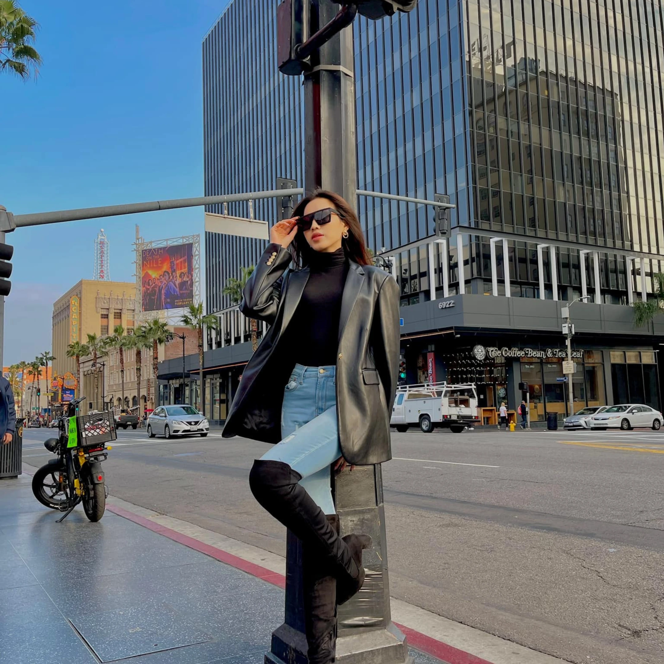 Hoa hậu Đỗ Hà check in quên lối về tại Đại lộ danh vọng