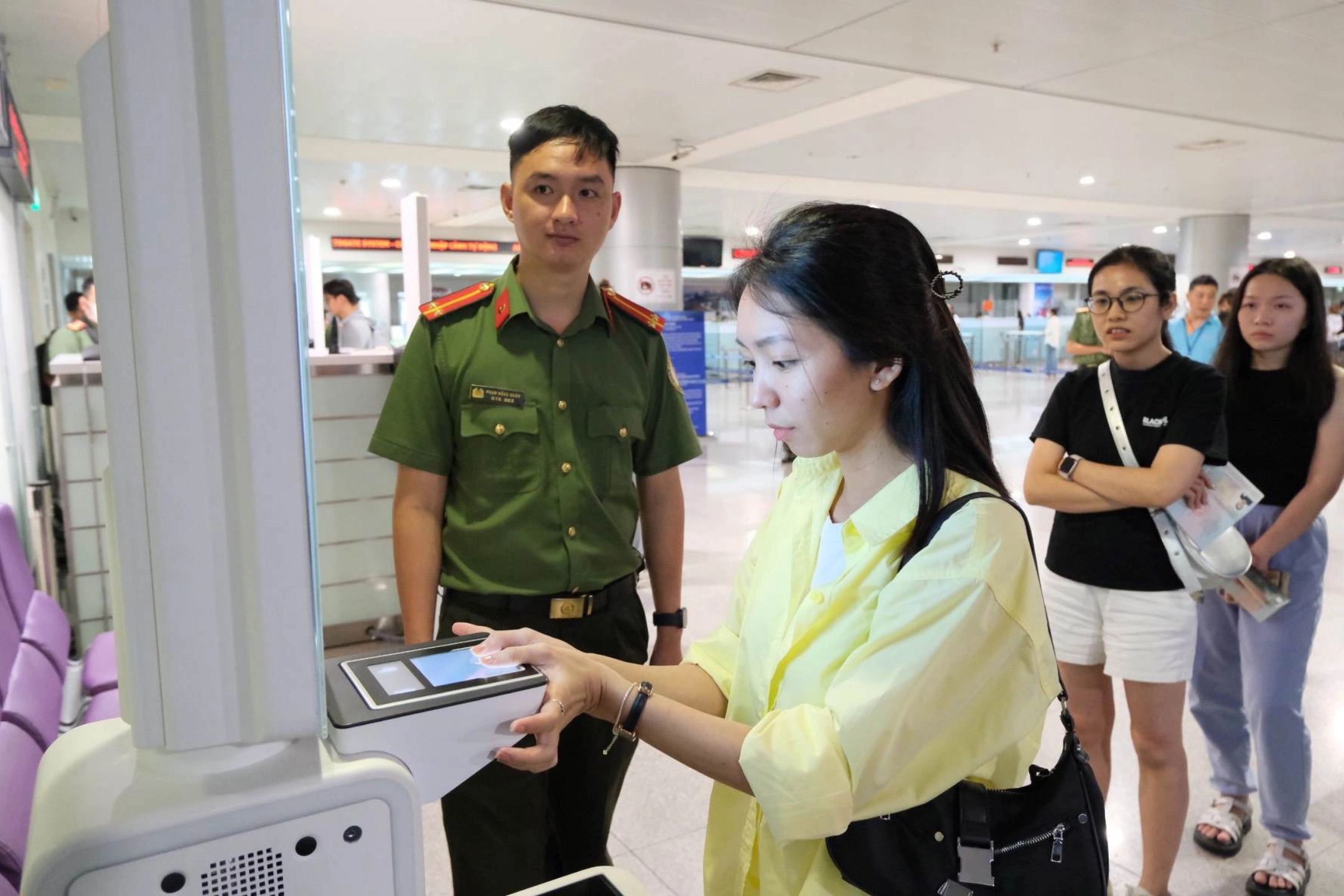 Thủ tục xuất cảnh tại sân bay Tân Sơn Nhất