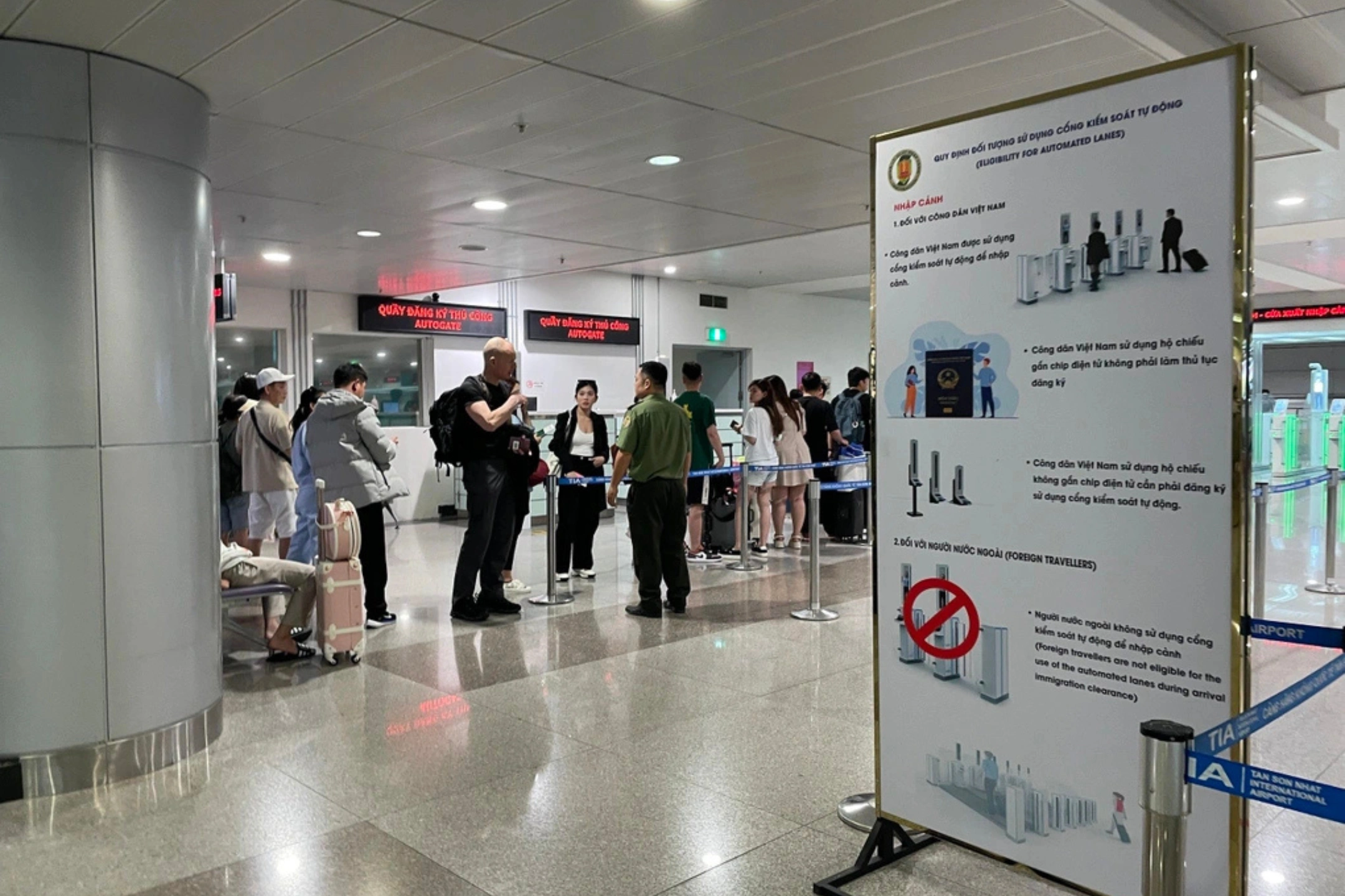 chi tiết thủ tục nhập cảnh tại sân bay Tân Sơn Nhất 