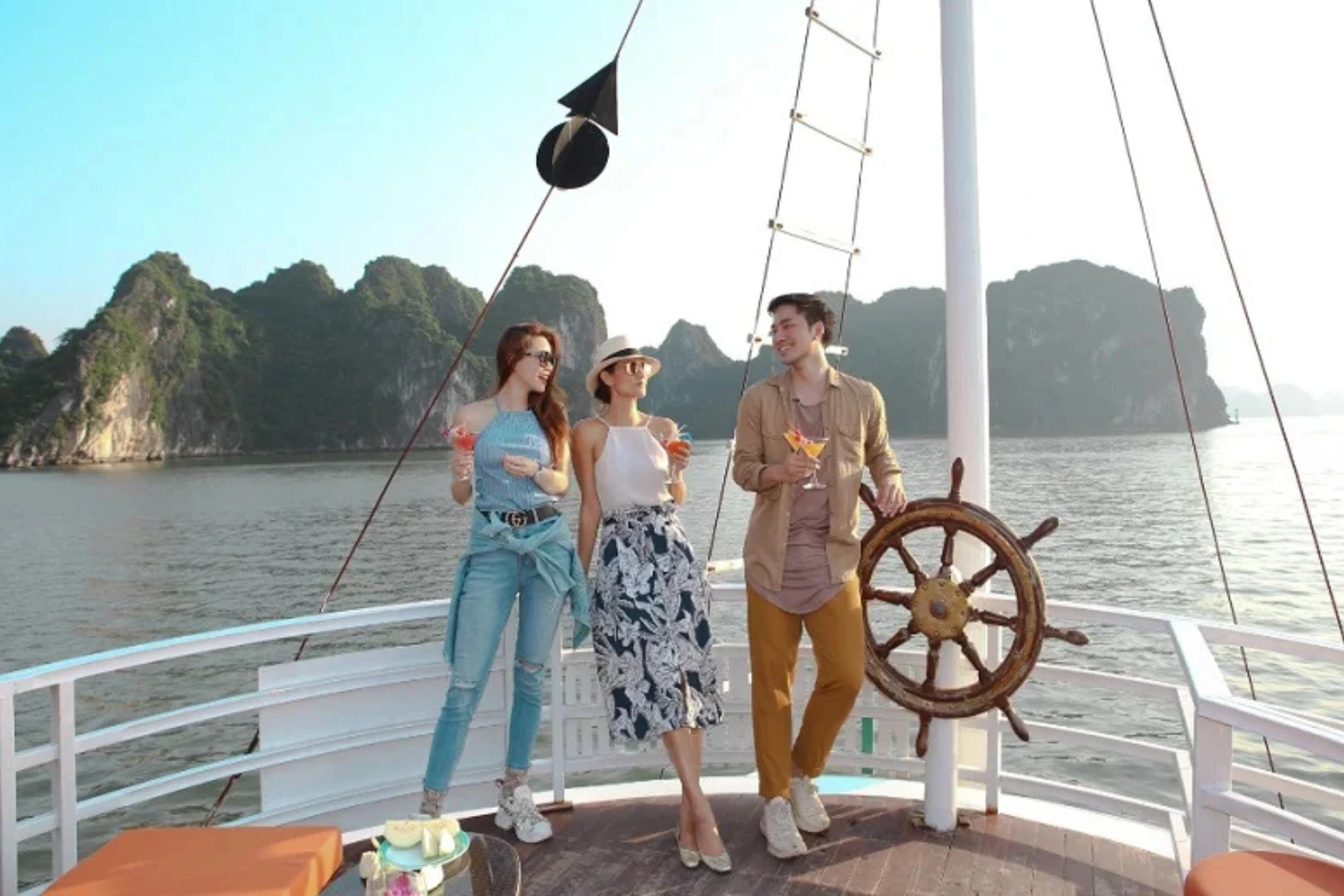 Checkin du thuyền Vịnh Lan Hạ