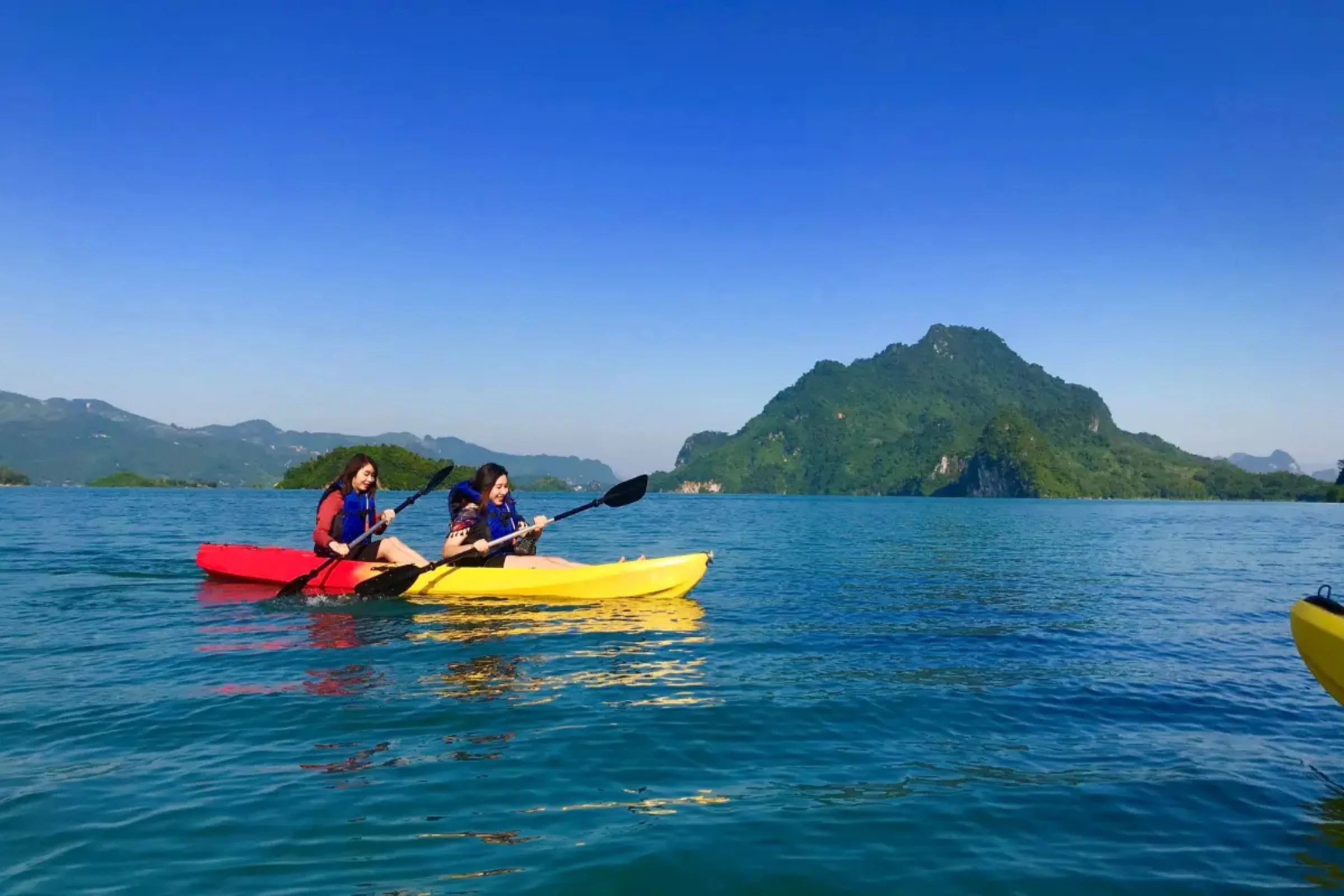 Chèo kayak và moto nước tại Nha Trang