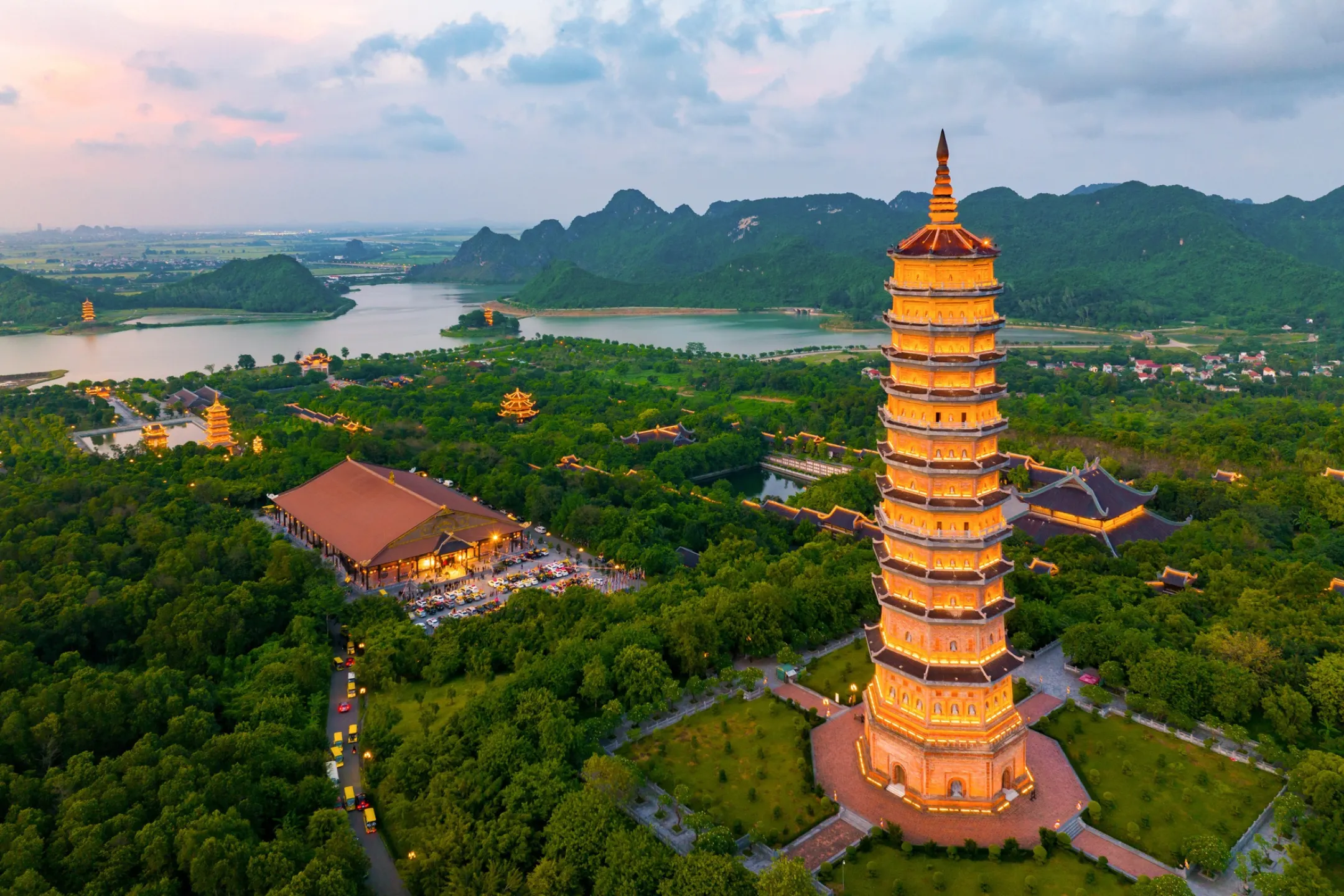 Tour du lịch Ninh Bình 1 ngày: Chùa Bái Đính - Tràng An - Hang Múa
